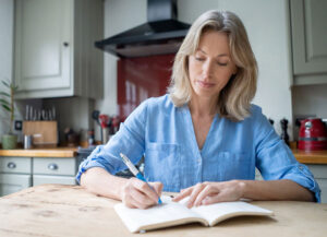 Family Caregiving: 7 Ways a Journal Can Help Keep Track of a Loved One’s Dementia